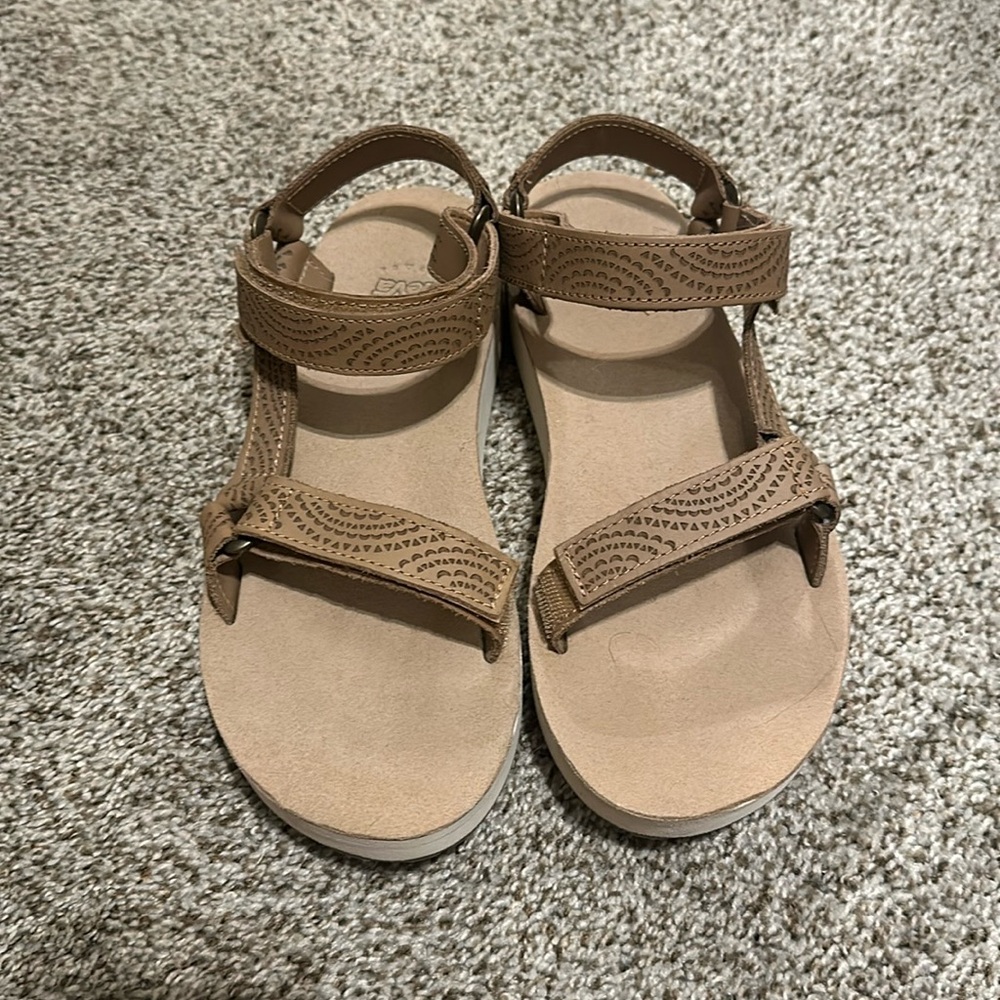 Teva size 8